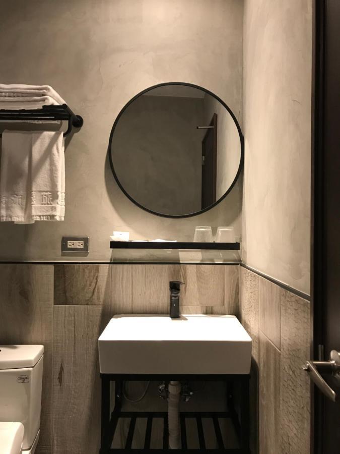 Hotel The Retro Tai-Pan Tainan Esterno foto
