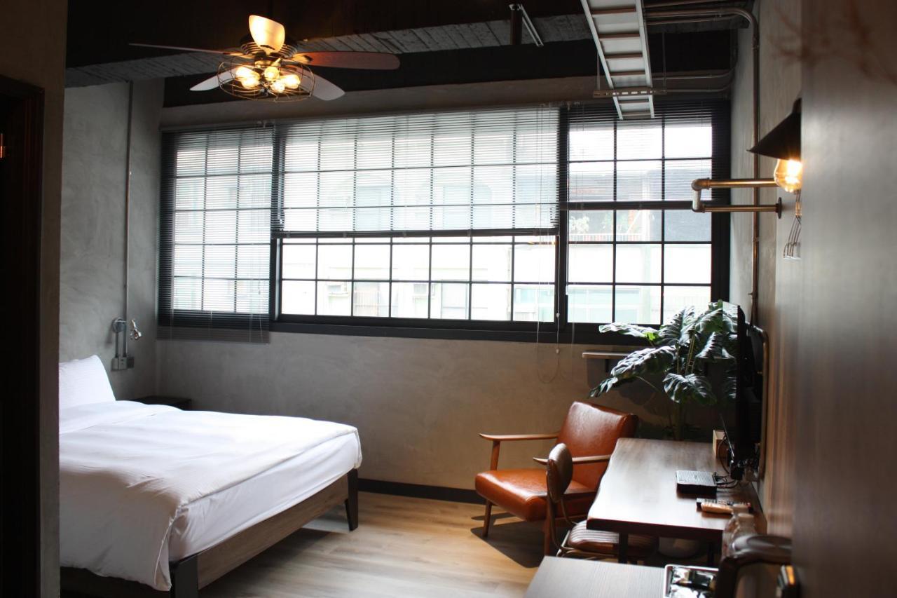Hotel The Retro Tai-Pan Tainan Esterno foto