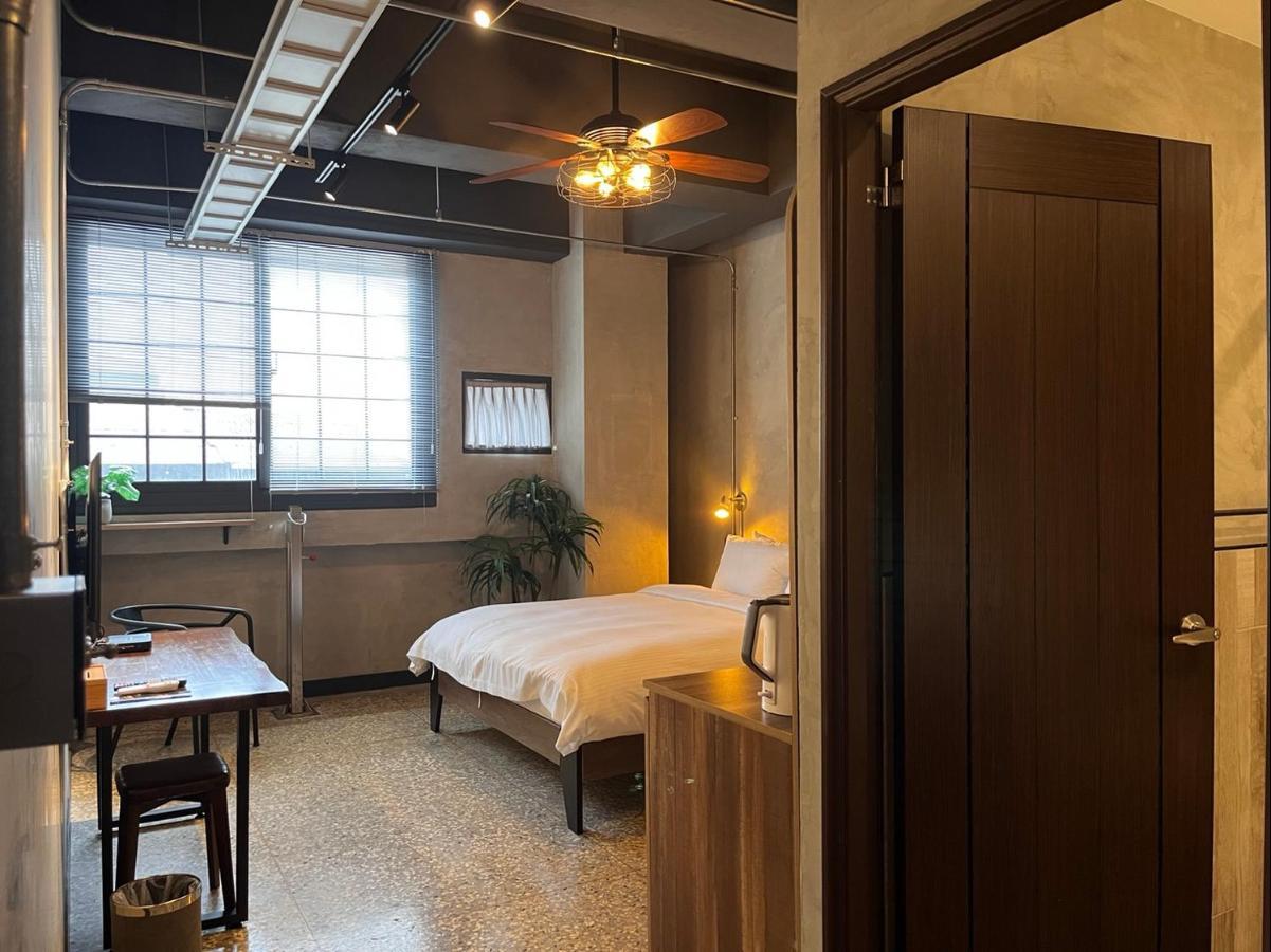 Hotel The Retro Tai-Pan Tainan Esterno foto