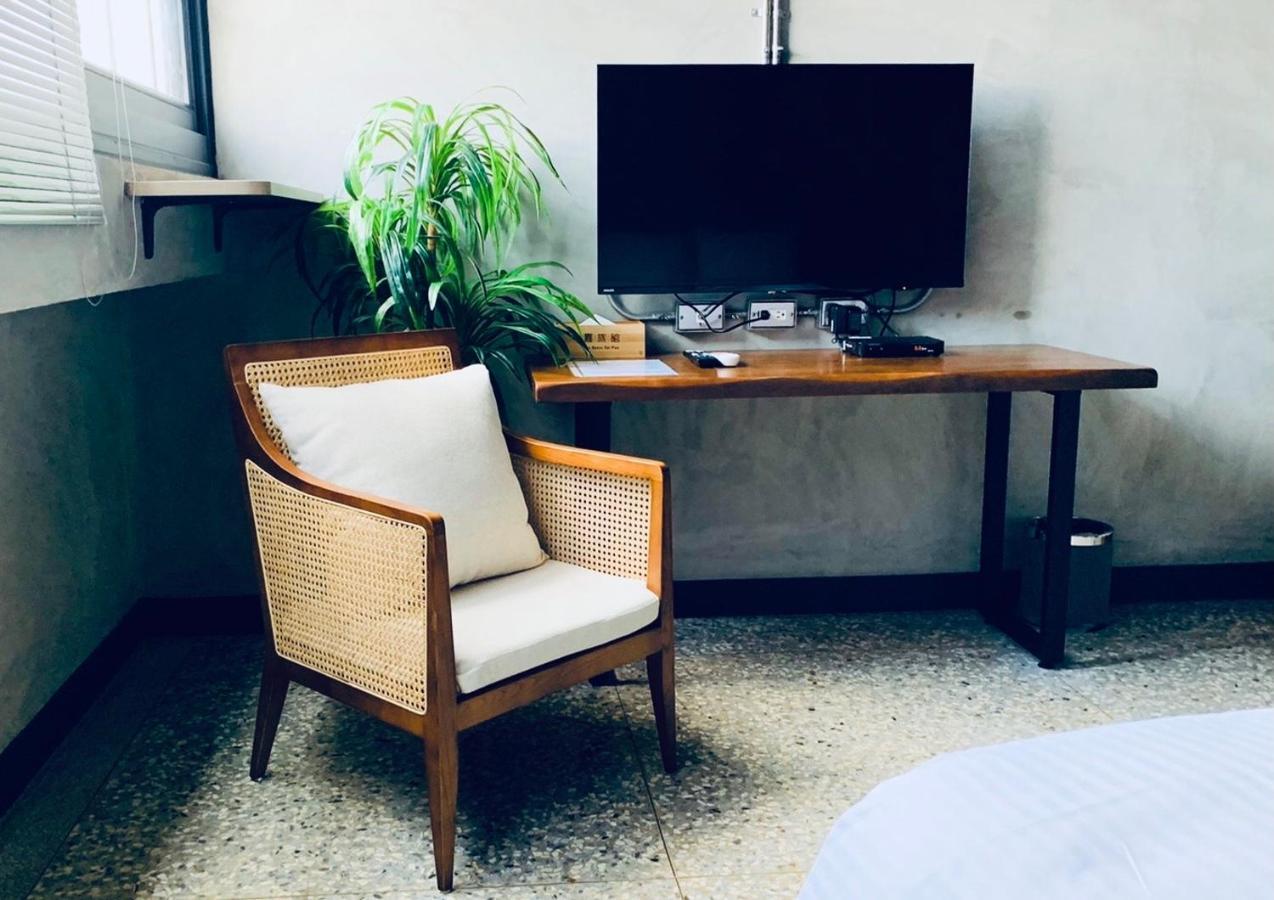 Hotel The Retro Tai-Pan Tainan Esterno foto