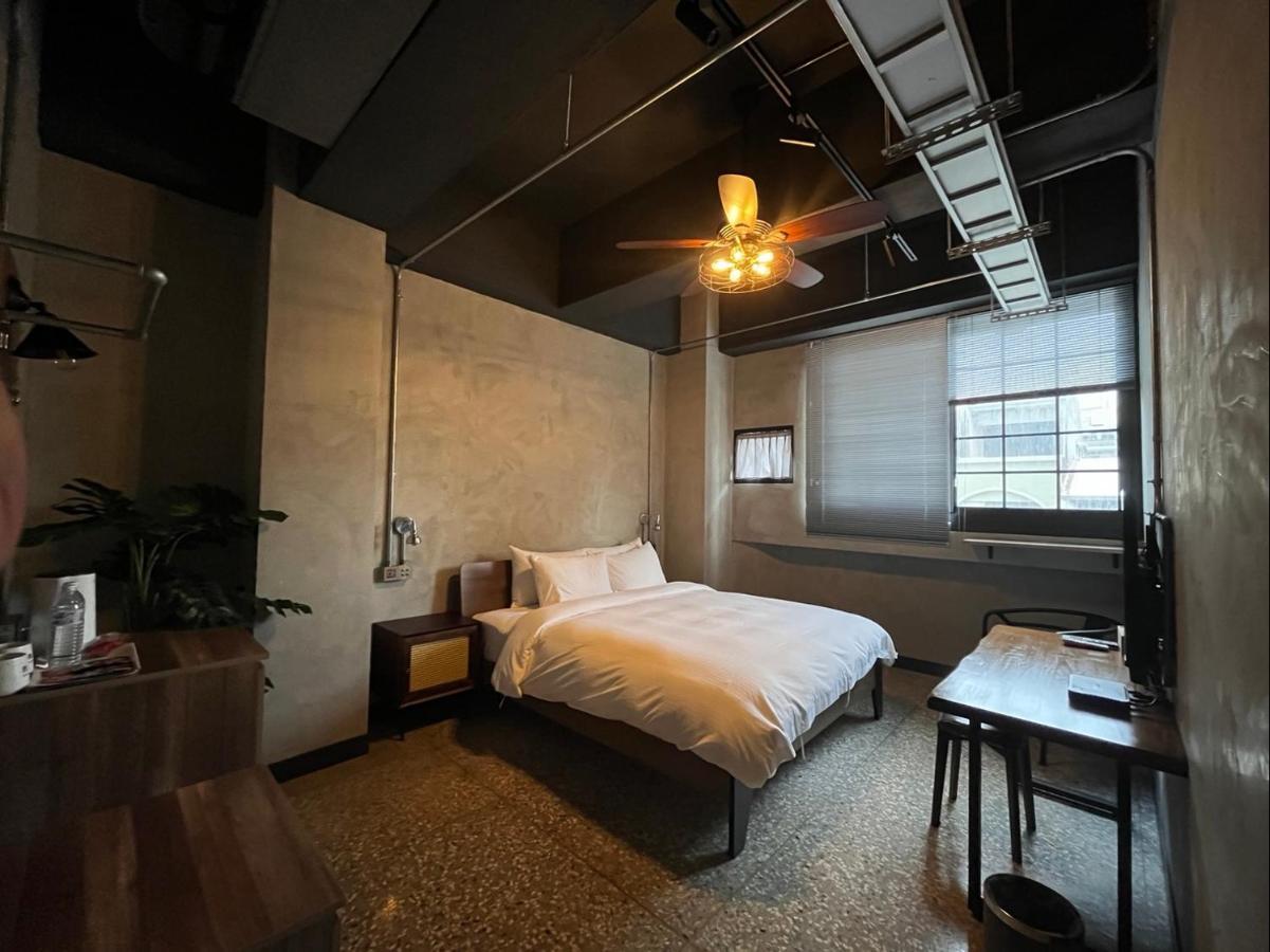 Hotel The Retro Tai-Pan Tainan Esterno foto