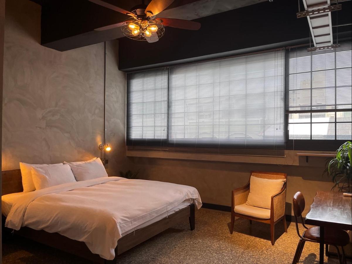 Hotel The Retro Tai-Pan Tainan Esterno foto