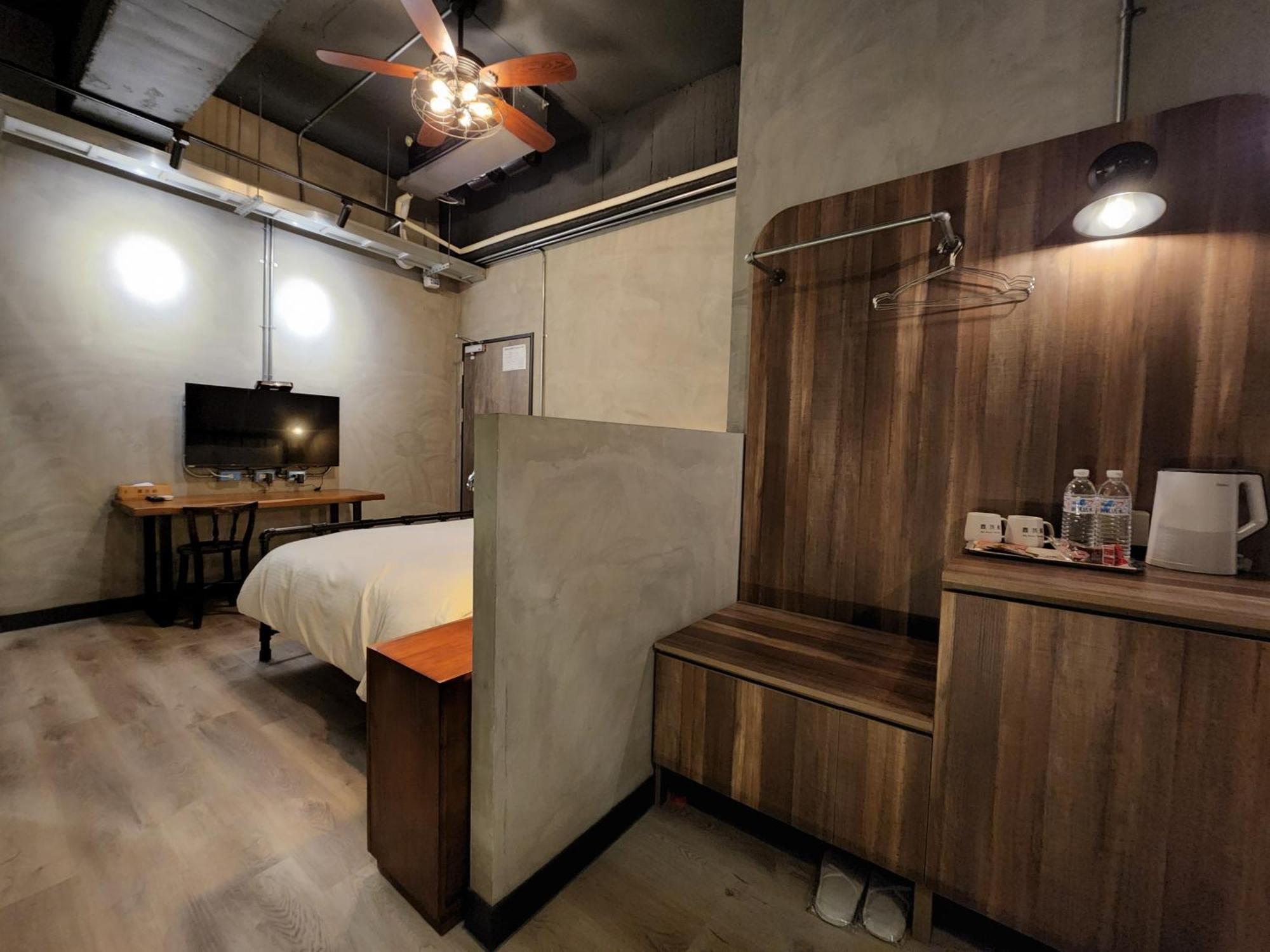 Hotel The Retro Tai-Pan Tainan Esterno foto